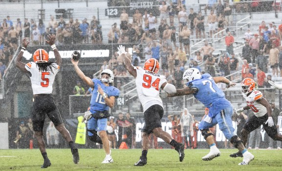 UCF quarterback John Rhys Plumlee has shown improvement since returning from a knee injury four games ago. Plumlee's numbers have gotten better as his right knee has gotten stronger. (Willie J. Allen Jr./Orlando Sentinel)